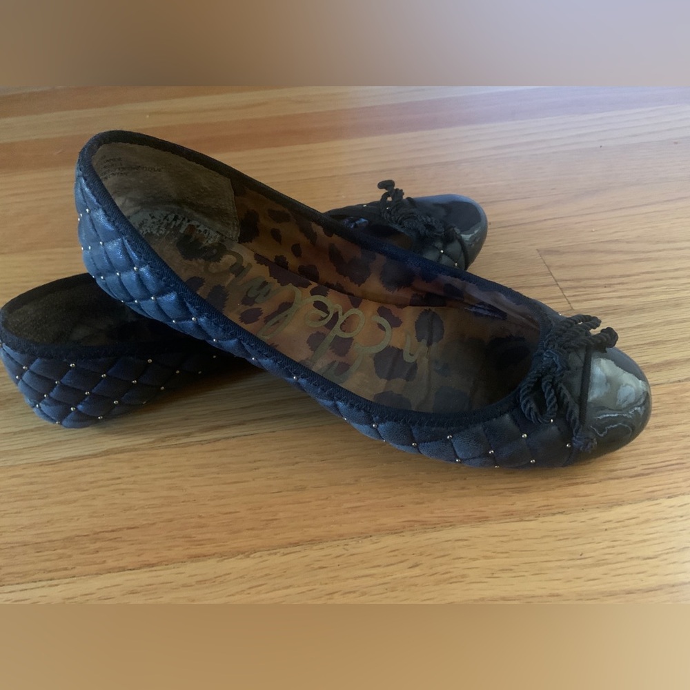 Super cute leather ballet flats